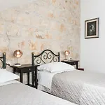 Old Stone Villa In Historic Center With Heated Pool