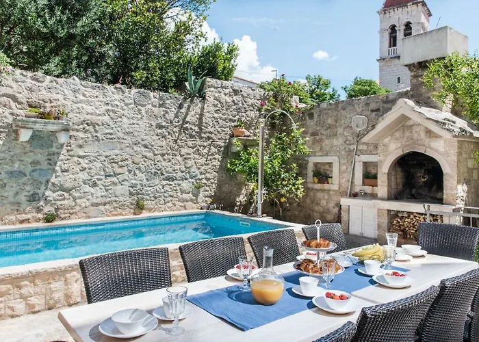 Old Stone Villa In Historic Center With Heated Pool